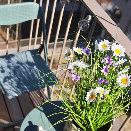 Candy-colored Two-room With Sweet Views *
