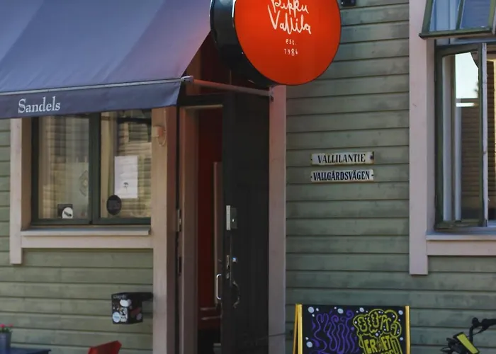 Candy-colored Two-room With Sweet Views דירה הלסינקי