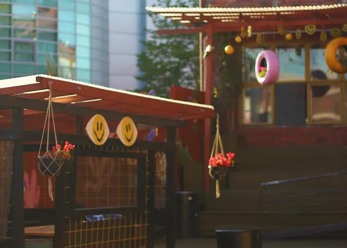 Candy-colored Two-room With Sweet Views הלסינקי