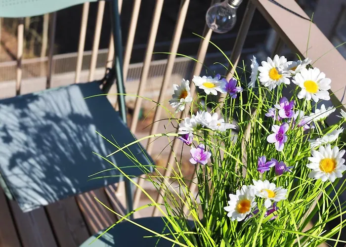 Candy-colored Two-room With Sweet Views *