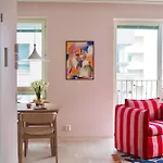 شقة Candy-colored Two-room With Sweet Views *