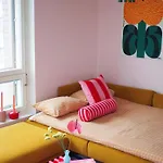 شقة Candy-colored Two-room With Sweet Views *