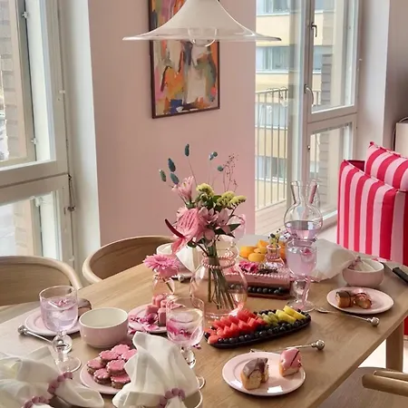 شقة Candy-colored Two-room With Sweet Views *